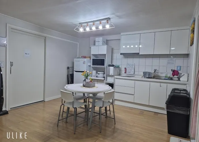 Stay179-women-only Share House-b102&102